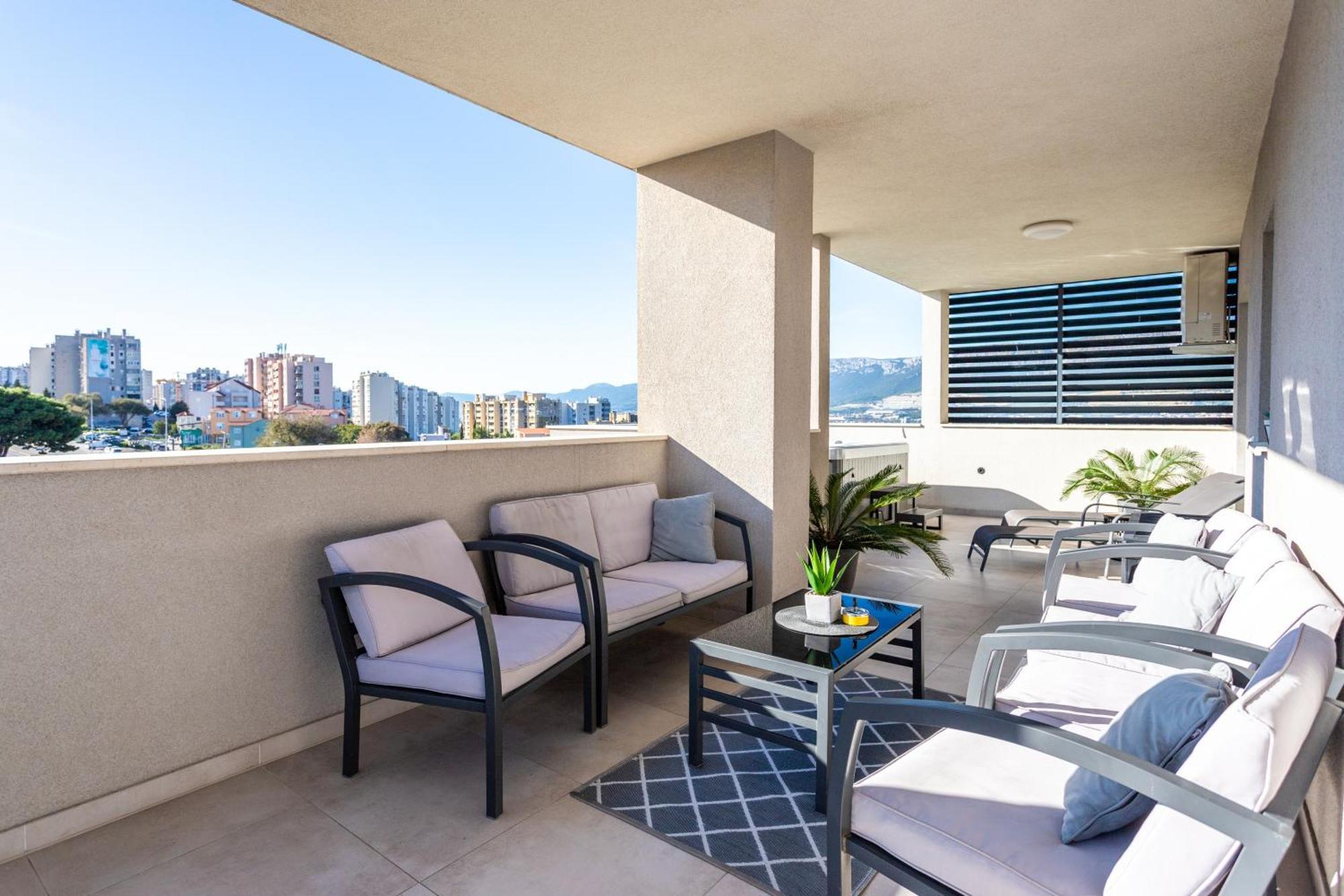 New Luxury 3-Bedroom Penthouse With Huge Terrace Split Exterior foto